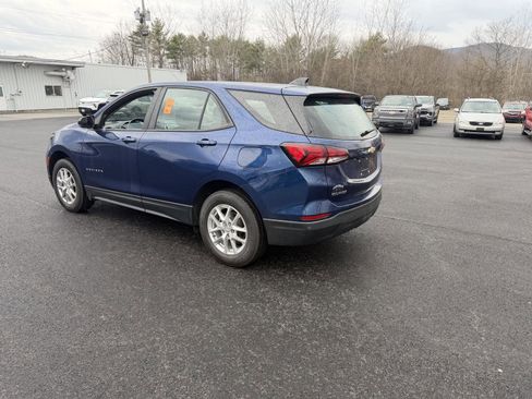 Used 2022 Chevrolet Equinox LS AWD/4WD image 6
