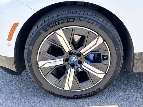 Used 2023 BMW iX xDrive50 w/ Sport Package AWD/4WD image 10