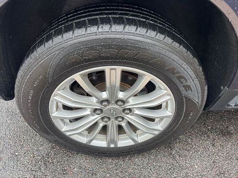 Used 2018 Cadillac XT5 AWD image 18