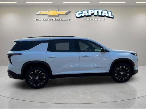 Used 2026 Chevrolet Traverse LT w/ Sun and Wheel Package FWD image 7