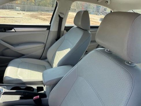 Used 2015 Volkswagen Passat 1.8T Limited Edition image 28