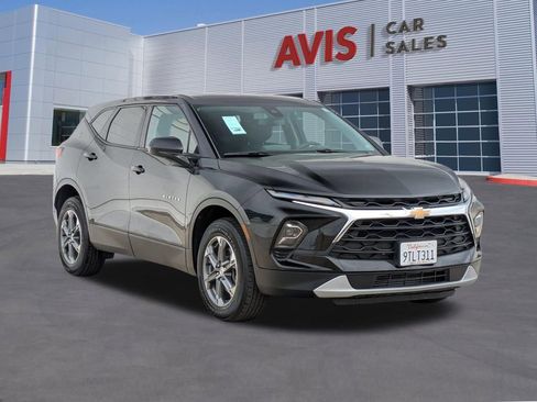 Used 2025 Chevrolet Blazer LT image 3