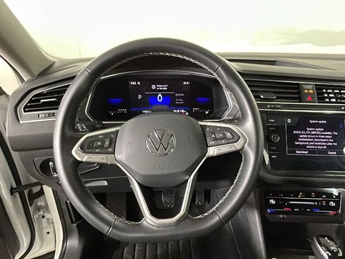 Used 2022 Volkswagen Tiguan SE AWD/4WD image 15