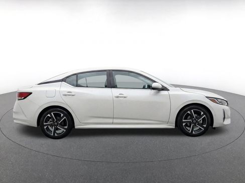 Used 2025 Nissan Sentra SV FWD image 8