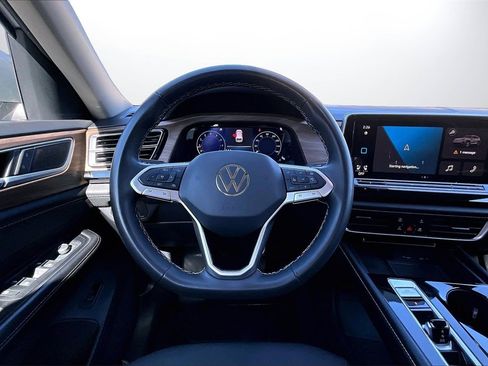 Used 2024 Volkswagen Atlas SE image 11