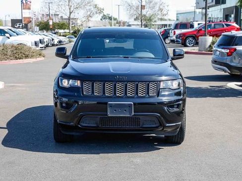 Used 2018 Jeep Grand Cherokee Altitude image 7