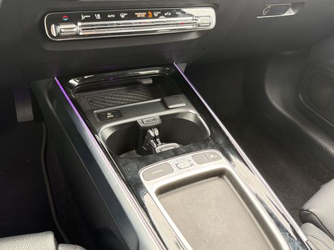 Used 2025 Mercedes-Benz GLB 250 4MATIC image 17