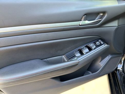 Used 2024 Nissan Altima 2.5 SR w/ SR Premium Package image 12