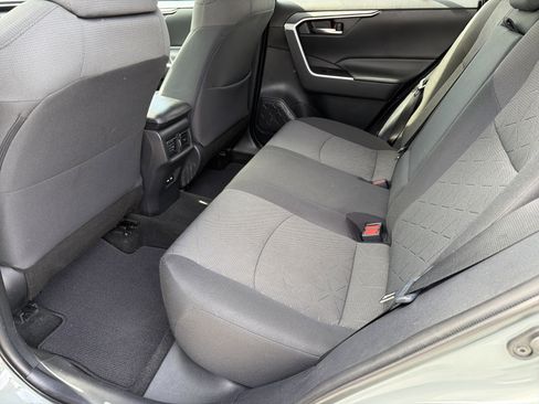 Used 2021 Toyota RAV4 XLE image 31