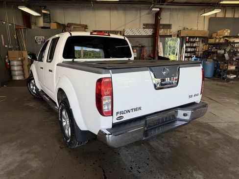Used 2009 Nissan Frontier SE w/ SE Value Truck Pkg AWD/4WD image 6