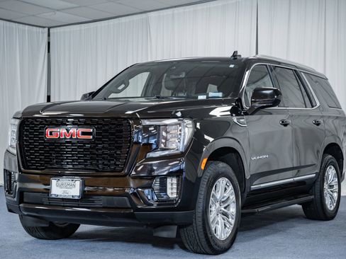 Used 2021 GMC Yukon SLT image 3
