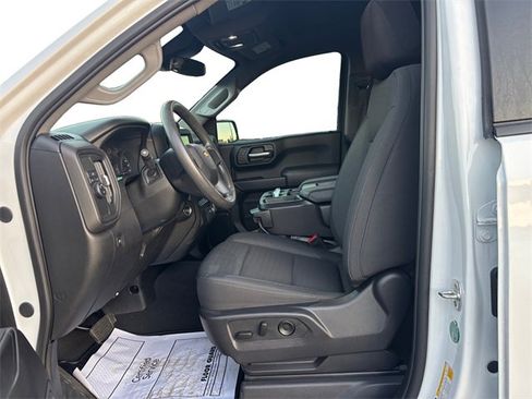 Used 2025 Chevrolet Silverado 1500 Custom image 9