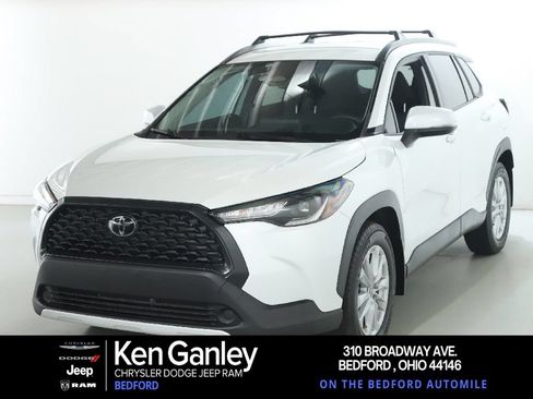Used 2024 Toyota Corolla Cross LE FWD image 1