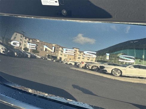 Used 2025 Genesis G70 2.5T image 18