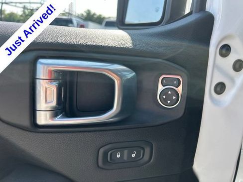 Used 2022 Jeep Gladiator Overland AWD/4WD image 12