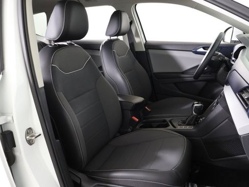 Used 2023 Volkswagen Taos SE w/ Panoramic Sunroof Package image 34