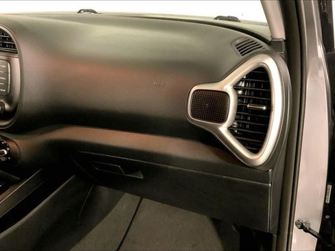 Used 2025 Kia Soul LX w/ LX Technology Package FWD image 16
