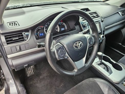 Used 2012 Toyota Camry SE w/ Leather Pkg FWD image 18