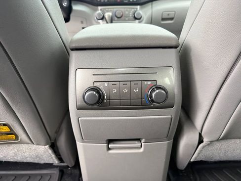 Used 2012 Toyota Highlander SE w/ Tow Pkg image 30