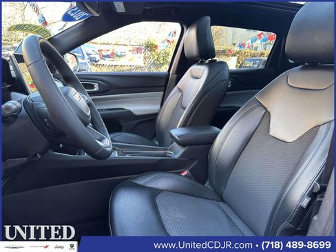 Used 2023 Jeep Compass Latitude w/ Sun and Sound Group image 17