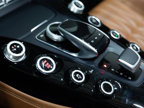 Used 2018 Mercedes-Benz AMG GT Roadster w/ Exclusive Interior Package image 40