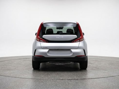 Used 2025 Kia Soul LX w/ LX Technology Package FWD image 7