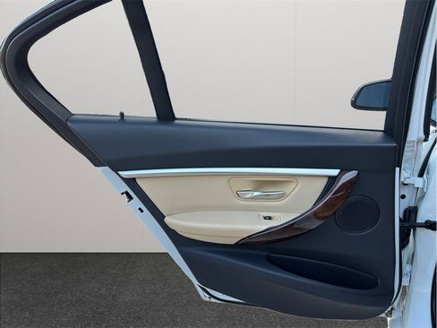 Used 2018 BMW 330i Sedan w/ Convenience Package image 34