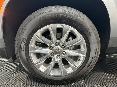 Used 2025 Chevrolet Suburban Premier AWD/4WD image 41