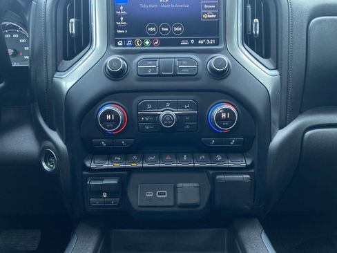 Used 2019 Chevrolet Silverado 1500 RST image 3