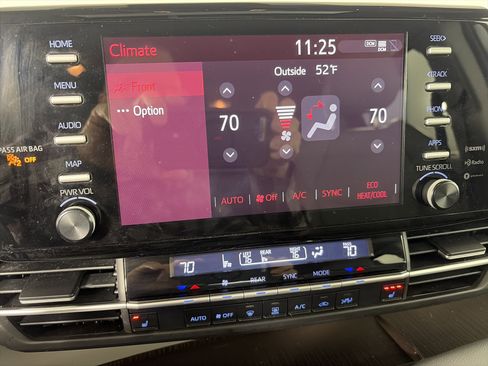 Used 2021 Toyota Sienna XLE image 26