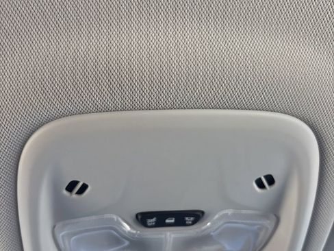 Used 2022 Chevrolet Bolt EUV LT w/ Comfort Package image 33