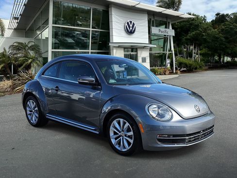 Used 2015 Volkswagen Beetle TDI FWD image 3