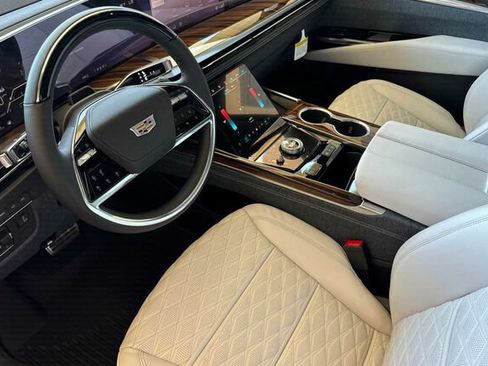 New 2026 Cadillac Escalade Platinum Luxury w/ LPO, Floor Liner Package AWD/4WD image 10
