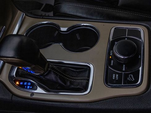 Used 2017 Jeep Grand Cherokee Limited image 31