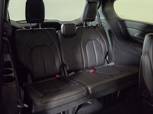 New 2026 Chrysler Pacifica Select image 33