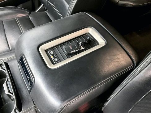 Used 2018 GMC Yukon XL Denali image 13