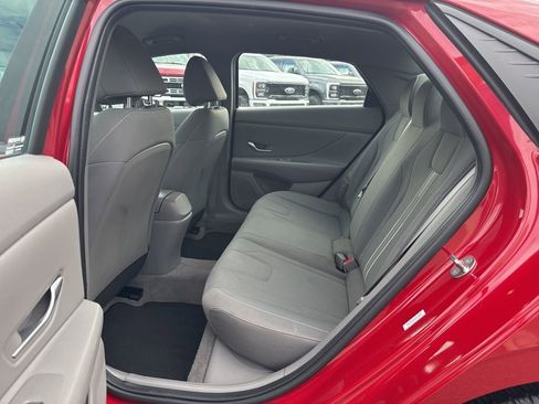 Used 2023 Hyundai Elantra SEL w/ Convenience Package image 13
