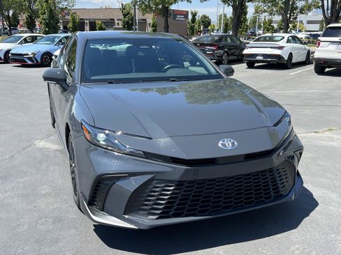 Used 2026 Toyota Camry SE FWD image 4