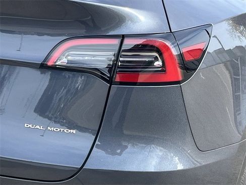 Used 2023 Tesla Model Y Long Range image 7