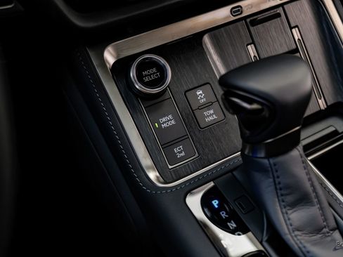 Used 2025 Lexus GX 550 w/ Accessory Package (Z1) image 57