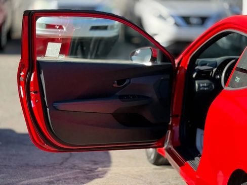 Used 2019 Hyundai Veloster 2.0 image 18