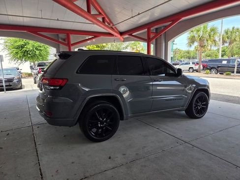 Used 2020 Jeep Grand Cherokee Altitude RWD image 11