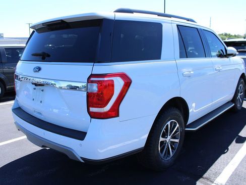 Used 2020 Ford Expedition XLT w/ Equipment Group 202A AWD/4WD image 4