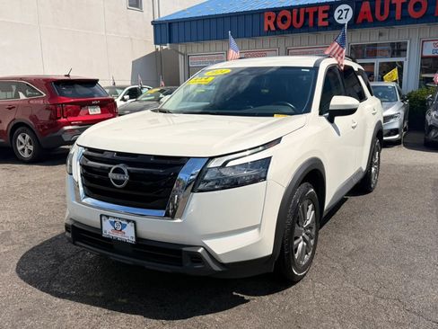 Used 2024 Nissan Pathfinder SV FWD image 4