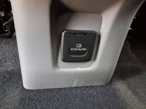 Used 2023 GMC Terrain SLT FWD image 31