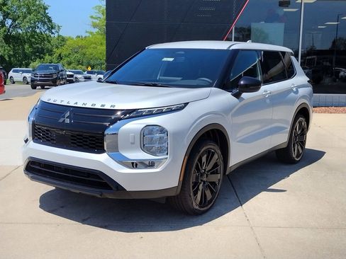 New 2026 Mitsubishi Outlander LE AWD/4WD image 1