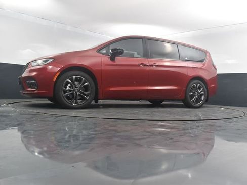 New 2026 Chrysler Pacifica Select FWD image 43