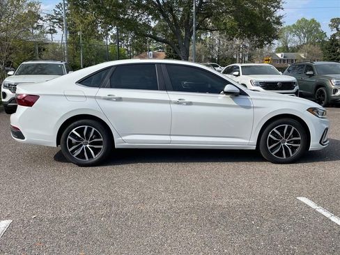 New 2026 Volkswagen Jetta SE image 2