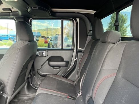 Used 2023 Jeep Gladiator Rubicon w/ Cold Weather Group image 16