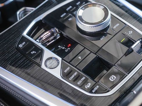 Used 2026 BMW X7 M60i w/ Climate Comfort Package image 16